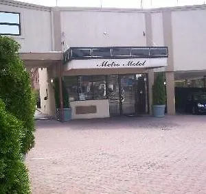 Metro Hotel